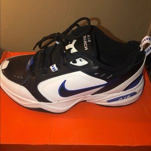 NIKE AIR MONARCH IV     MENS SIZE:7.5